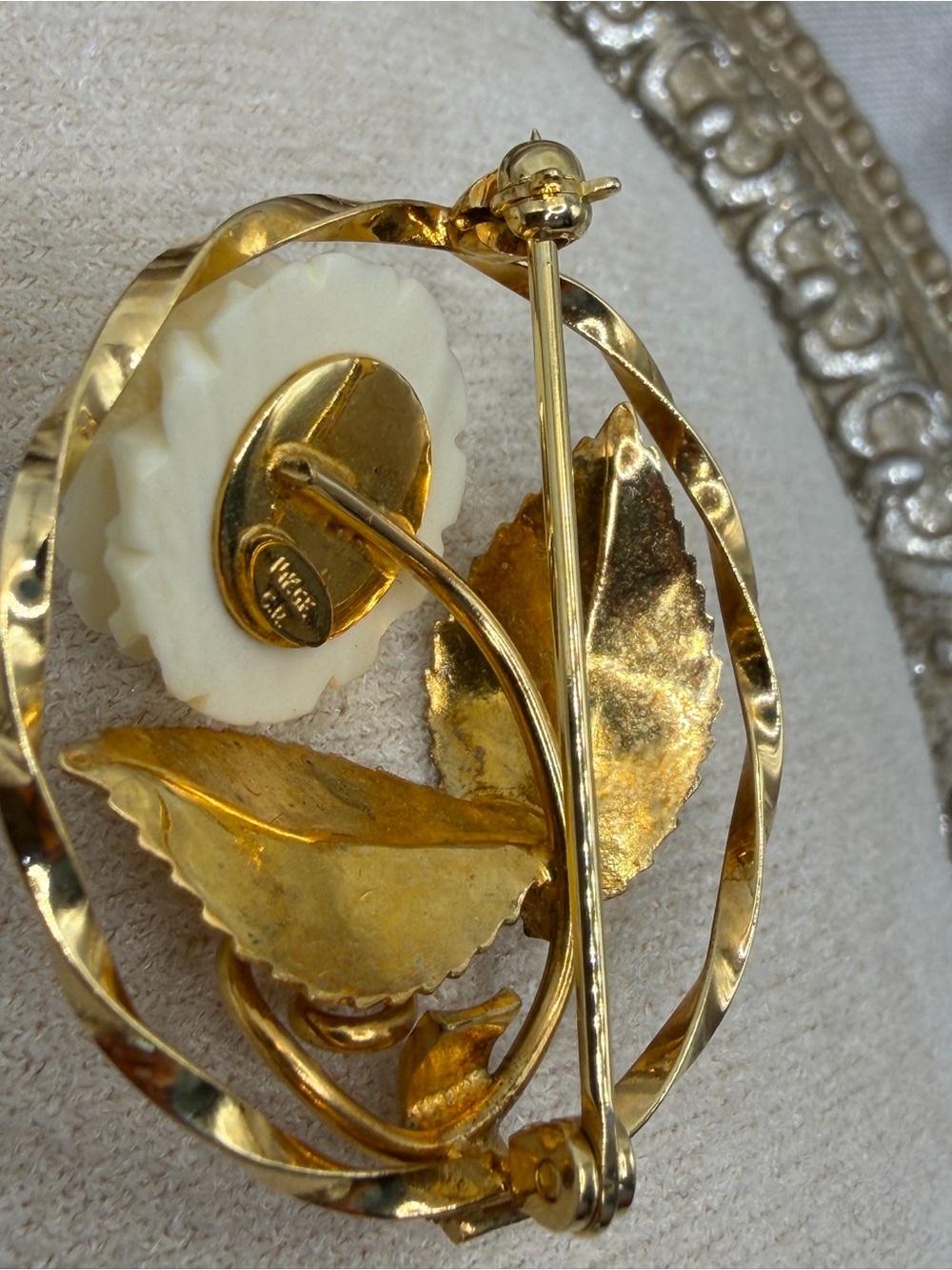 Vintage 14K GF Carved Rose Circle Frame Brooch Pin Cottagecore - Picture 9 of 10